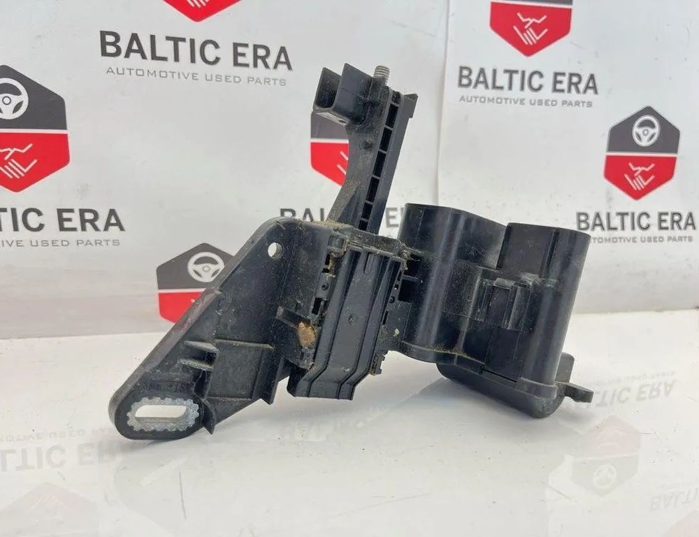 BMW 4 Series F32/F33/F36 (2013-2020) Распределительная коробка 19323000001,9296152 31530766