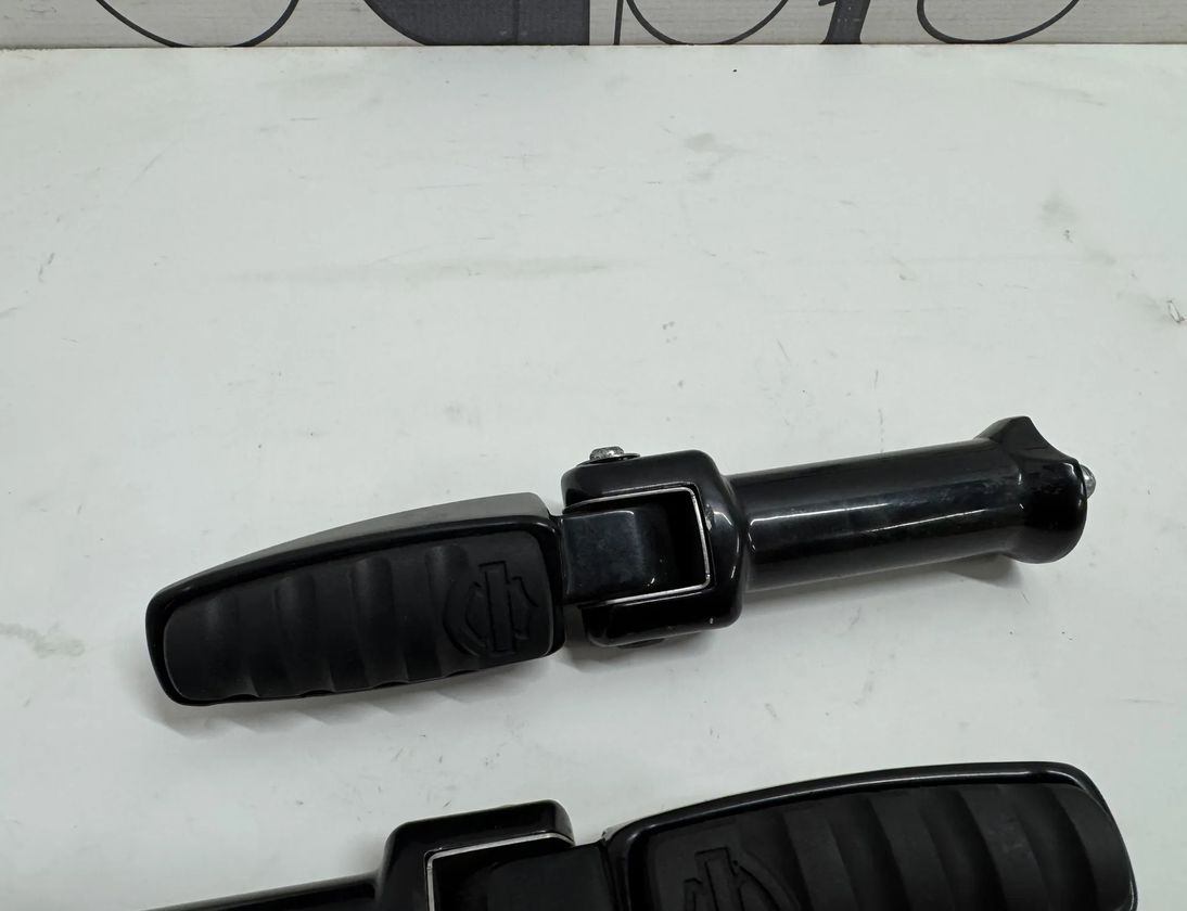 HARLEY-DAVIDSON MC SOFTAIL Rear footrests hangers set 33023447