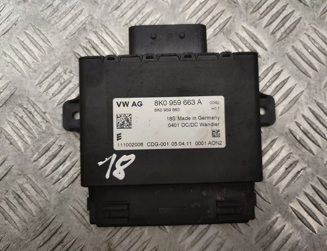 AUDI A8 D4/4H (2010-2018) Voltage Control Unit 8K0959663A 16902384