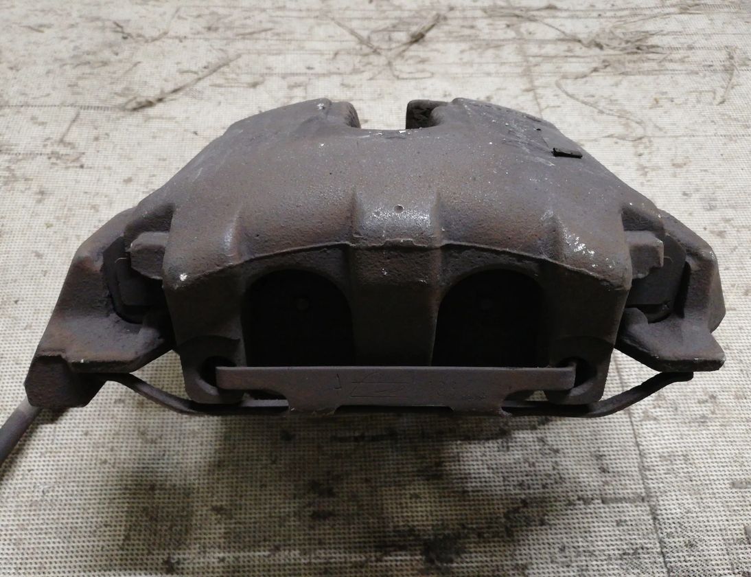 MERCEDES-BENZ R-Class W251 (2005-2017) Супорт тормозов передний левый 28436911