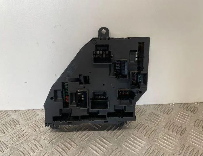 BMW 5 Series F10/F11 (2009-2017) Fuse box 9210857 21448187