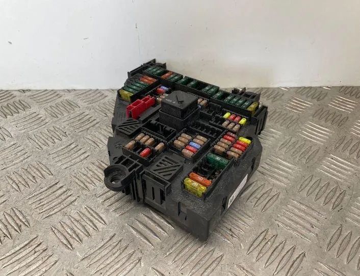 BMW 5 Series F10/F11 (2009-2017) Fuse box 9210857 21448187