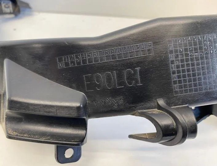 BMW 3 Series E90/E91/E92/E93 (2004-2013) Держатель фонаря передний правый 7138402,51117138402,15857711 22373513