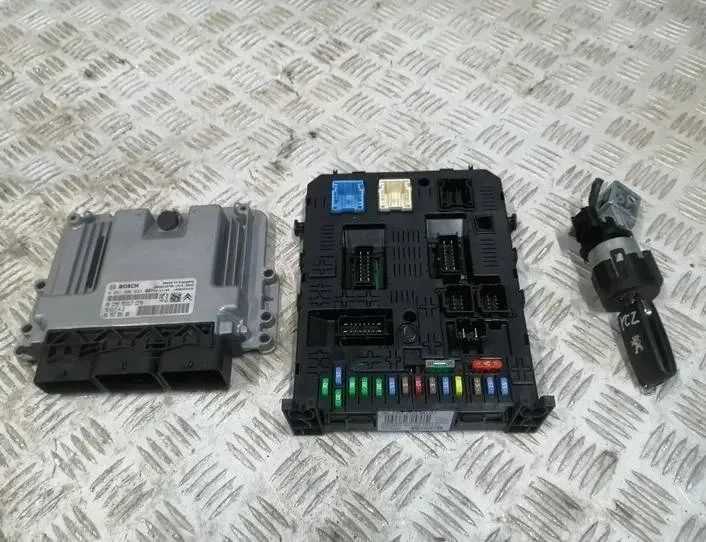 PEUGEOT RCZ 1 generation (2010-2014) Блок управления двигателем 0261S06633 27902402