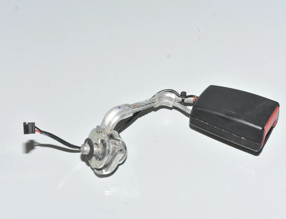 BMW 5 Series F10/F11 (2009-2017) Пряжка сиденья задняя правая 7243274,72117243274 17667891