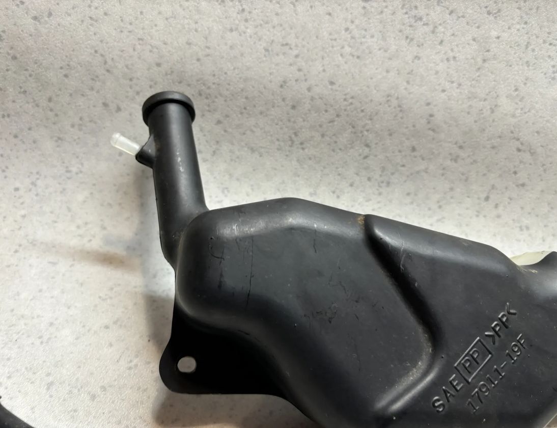 SUZUKI SV F10/F11 (2009-2017) Расширительный бак 27265335