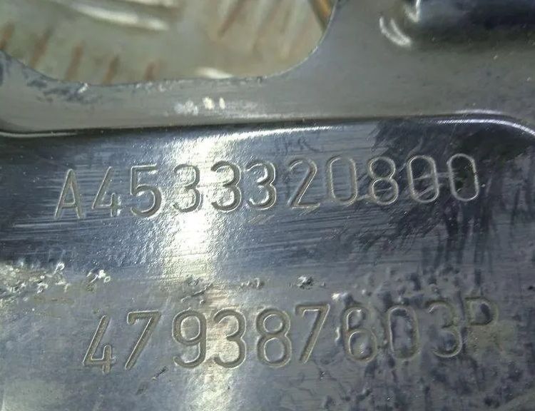 SMART Fortwo 3 generation (2014-2023) Front Right Wheel Hub A4533320800 31138806