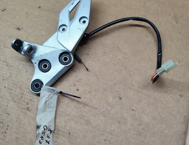 SUZUKI GSR W205/S205/C205 (2014-2023) Right side footrest pegs bracket 4351008J00 25944991