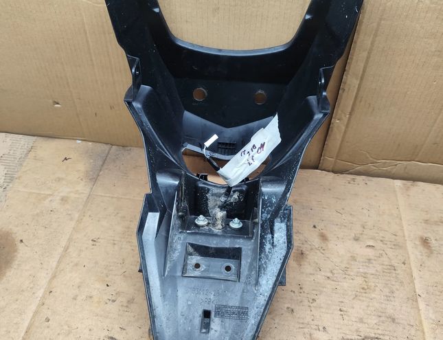 SUZUKI DL Кожух заднего обтекателя 6311228K00 31563844