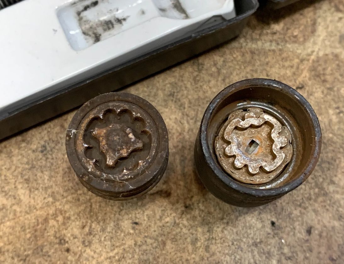 MERCEDES-BENZ CLS-Class C218/X218 (2011-2017) Locking Wheel Bolt Set B66470155 33010006