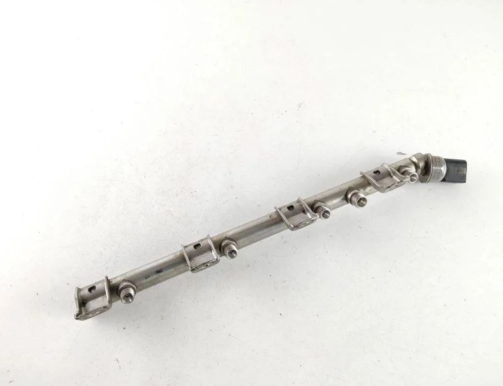 BMW X6 E71/E72 (2008-2012) Топливная рейка 7547599 31924698