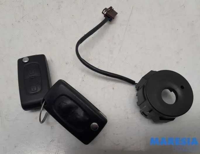 PEUGEOT 3008 1 generation (2010-2016) Engine Control Unit ECU BSI04EVK04,9666320880,1944K1,1944K2,0261S05715,9666824080,1039S36908,9663123380,6570A0,281201930C,966405908002,6580VV,6580VW,6160C1,1663371880,1677641180,0020310,NS06592716,966459080 27295770