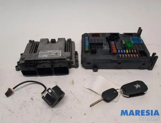PEUGEOT 308 T9 (2013-2021) Engine Control Unit ECU 9666729580,9663123380,0281030548,9808016480,1039S67626,9807054180,1610807880,1611717780,22661F,BSIN0400,1669607480,14151492,E1095296,20140922,30604636,160C1 27761197