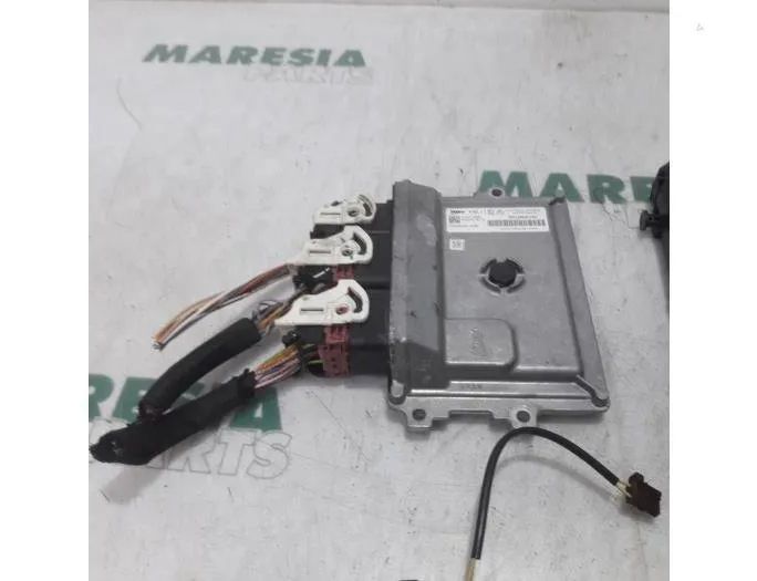 PEUGEOT 208 Peugeot 208 (2012-2015) Engine Control Unit ECU 9805895780,9800913080,V29035181A,1611427780,V4611,1608084980 27824919