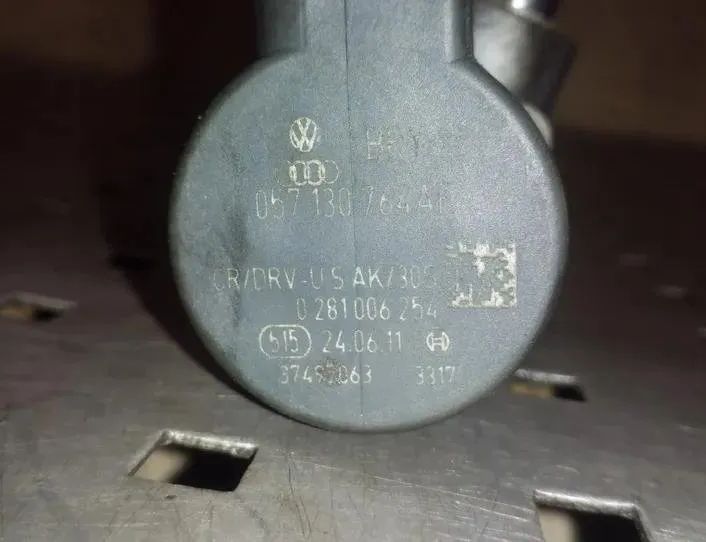 VOLKSWAGEN Touareg 2 generation (2010-2018) Топливная рейка 059130090CB,0281006254,057130764AE 26218042