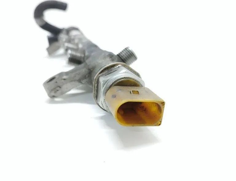 AUDI A3 8V (2012-2020) Топливная рейка 057130764AB 32184701