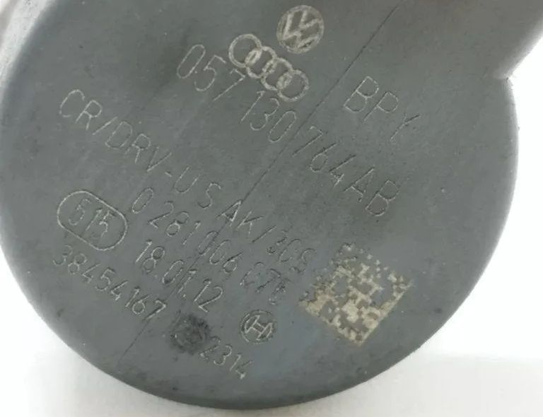 AUDI A3 8V (2012-2020) Топливная рейка 057130764AB 32184701