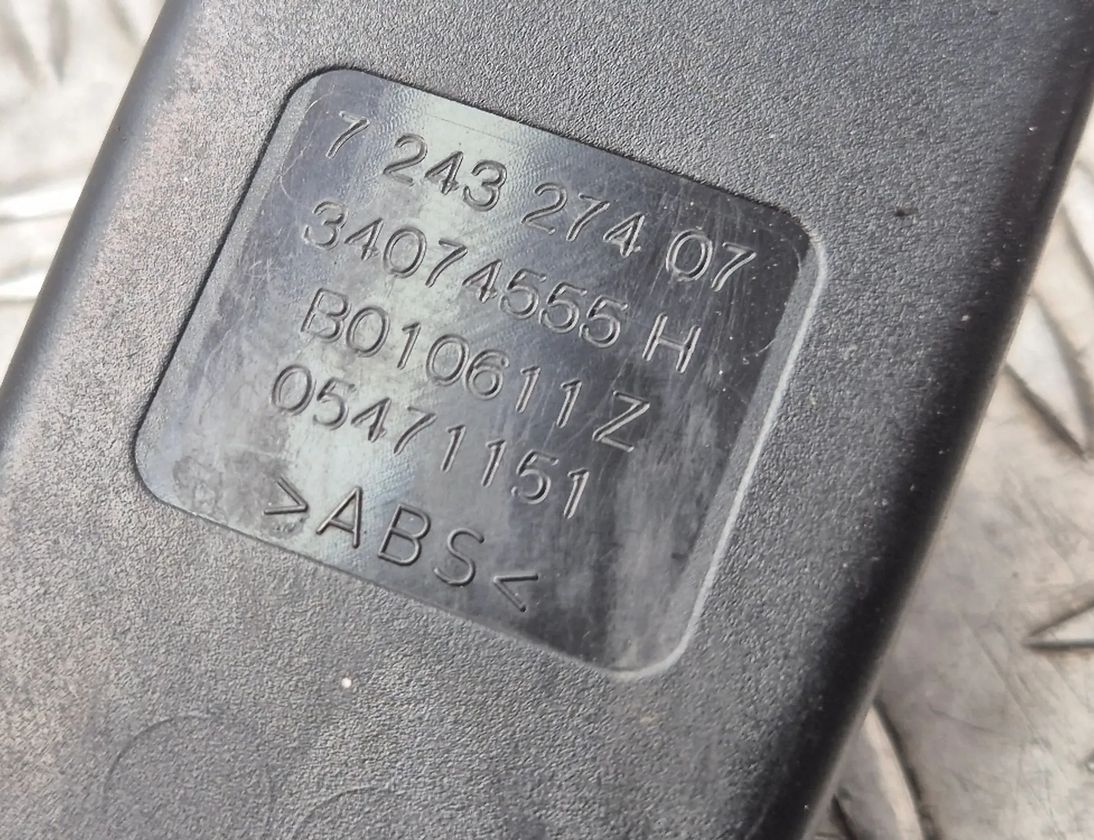 BMW 5 Series F10/F11 (2009-2017) Пряжка сиденья задняя правая 7243274 26256151