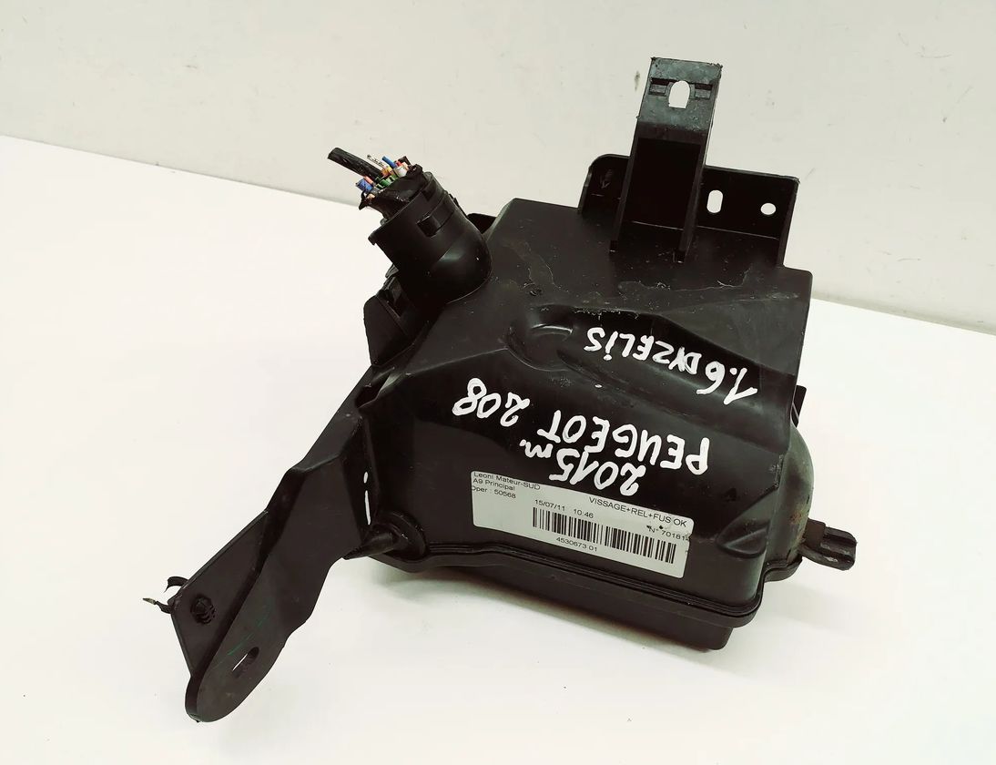 PEUGEOT 208 Peugeot 208 (2012-2015) Fuse Box 453067301,9671924480,9672125080 15426653