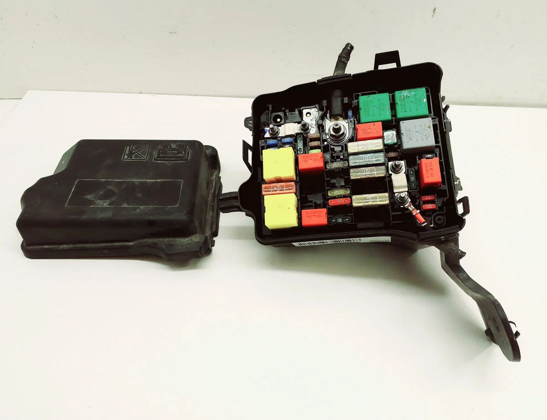 PEUGEOT 208 Peugeot 208 (2012-2015) Fuse Box 453067301,9671924480,9672125080 15426653