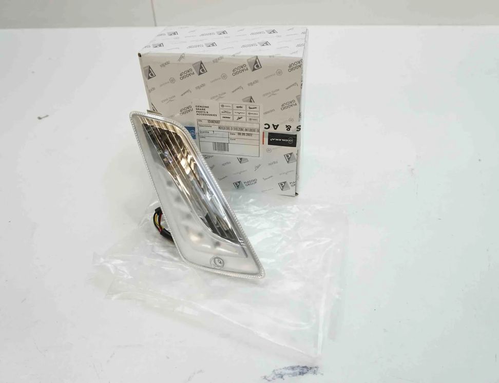 VESPA GTS (2008-present) Front right side turn signal indicator RH 1D003607 32597188