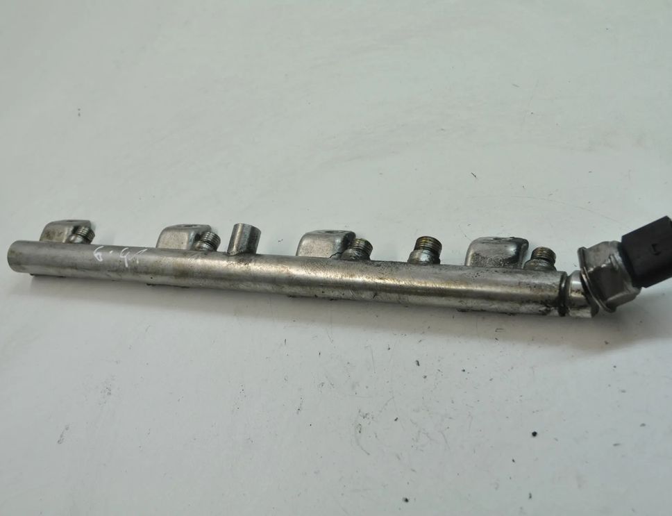 BMW 5 Series F10/F11 (2009-2017) Топливная рейка 7537319,7547599 10844501