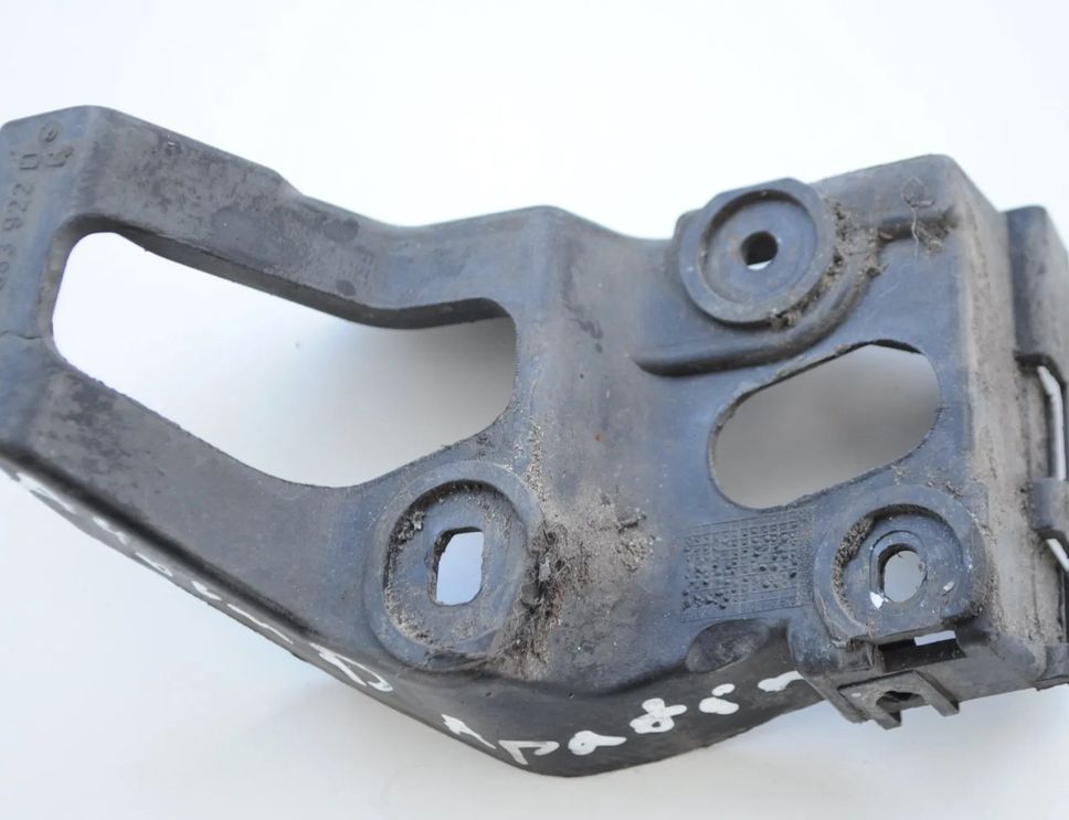 AUDI A4 B7/8E (2004-2008) Front Right Bumper Bracket 8E0853922D 1662226