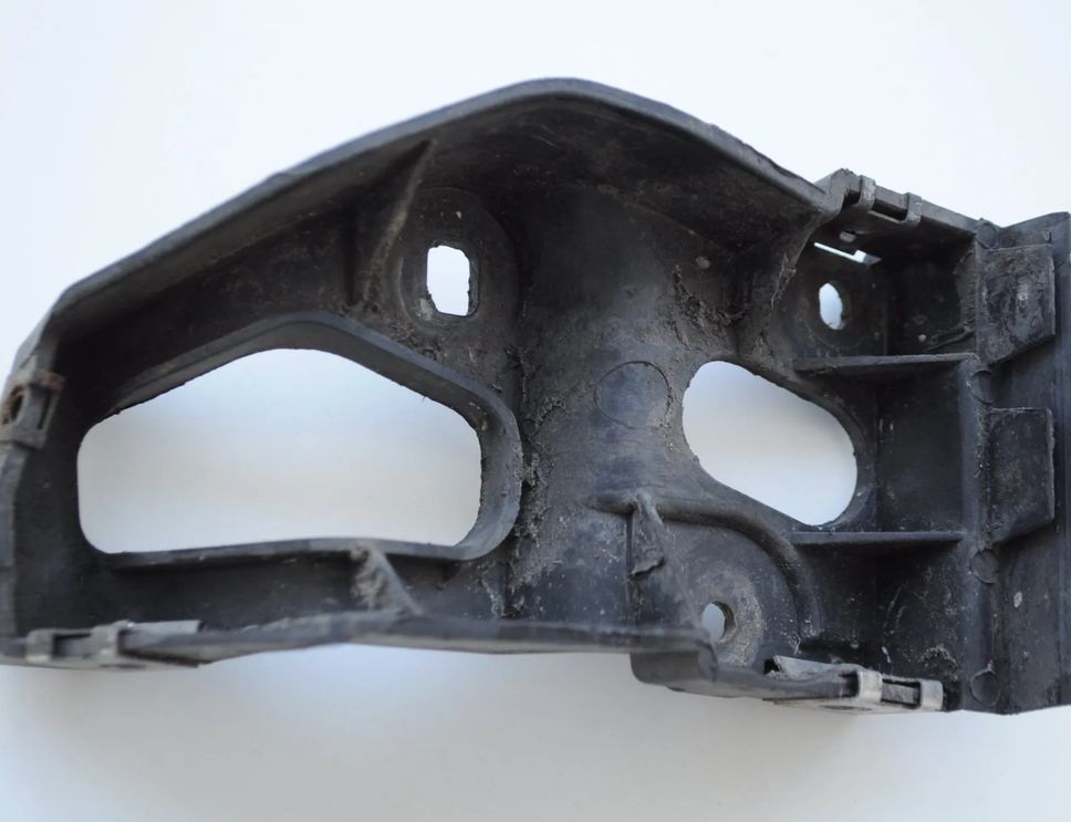AUDI A4 B7/8E (2004-2008) Front Right Bumper Bracket 8E0853922D 1662226
