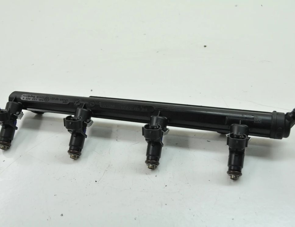 VOLKSWAGEN Golf 7 generation (2012-2024) Топливная рейка 04E906031F 2376551