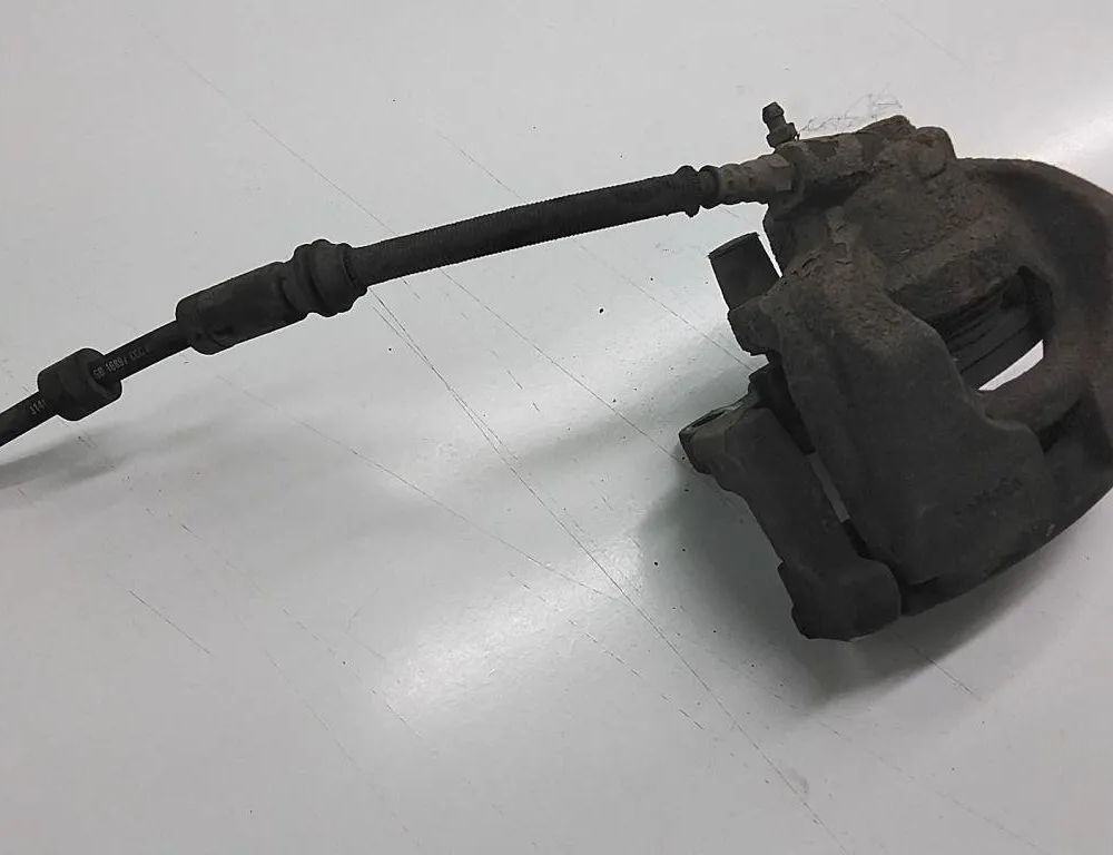 LAND ROVER Freelander 2 generation (2006-2015) Front Right Brake Caliper LR000568 31867401