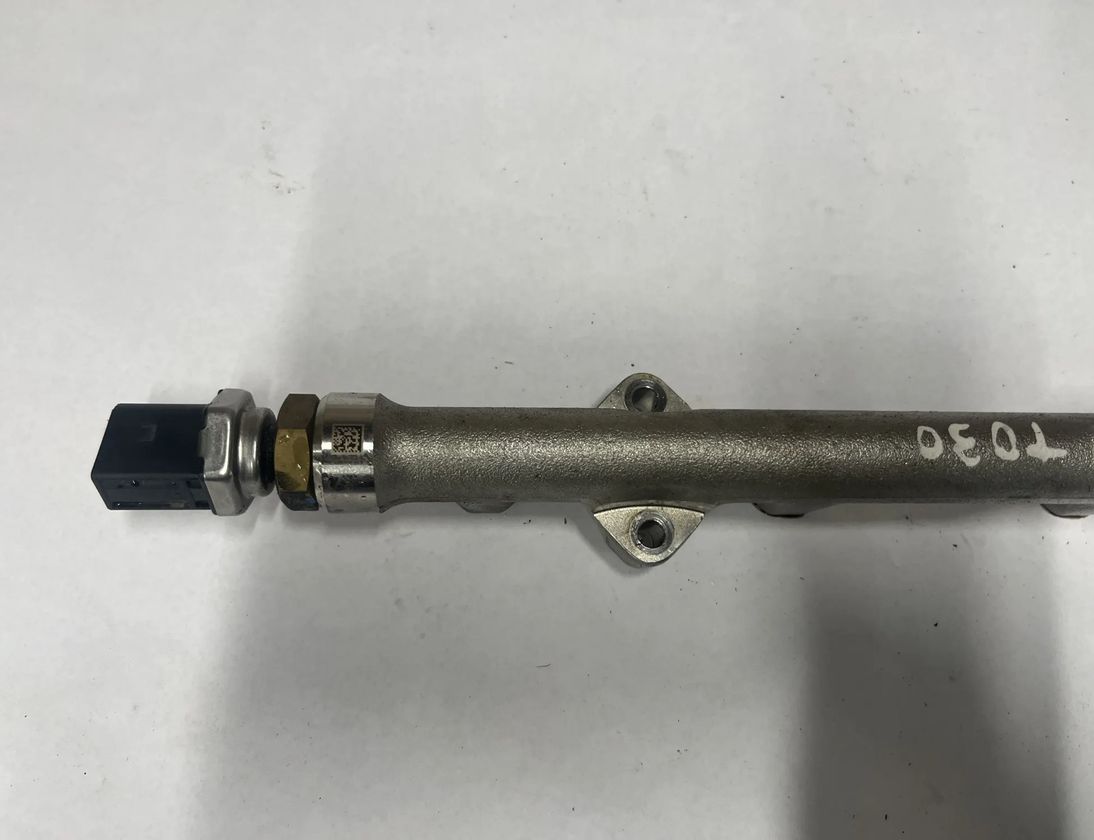 VOLKSWAGEN Jetta 7 generation (2018-2024) Fuel Rail 05E133320 24504165