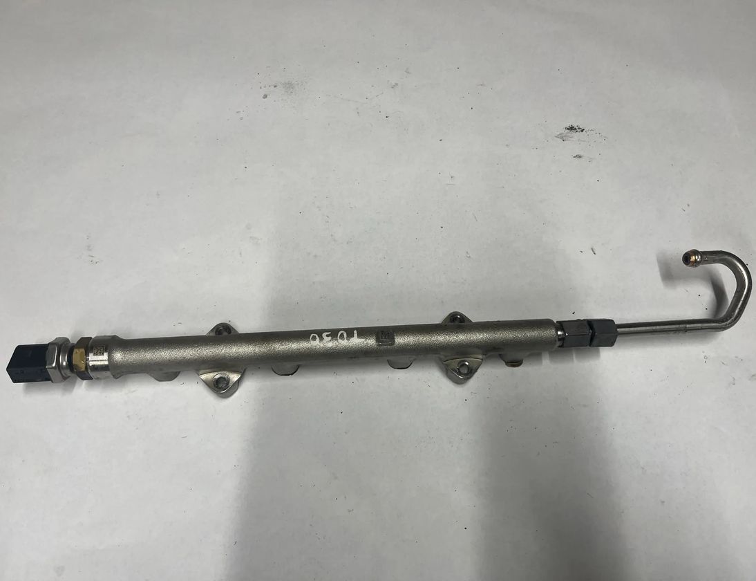 VOLKSWAGEN Jetta 7 generation (2018-2024) Fuel Rail 05E133320 24504165