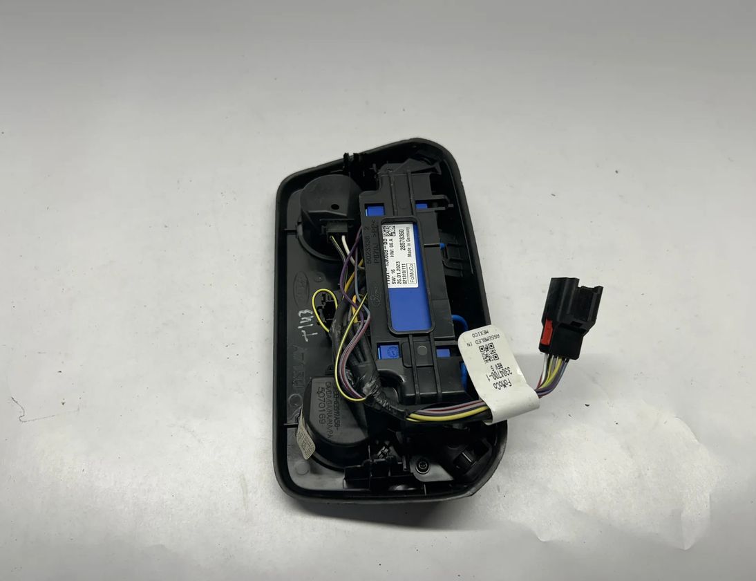 FORD USA Mustang 6 generation (2014-2024) Освещение салона FR3T-15K609-BB,FR3T15K609BB,JR3B-63519A58-CA,JR3B63519A58CA 30266248