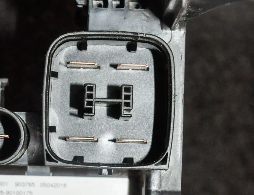 BMW 1 Series F20/F21 (2011-2020) Распределительная коробка 9356158 2571723