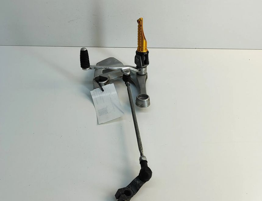 YAMAHA MT D (2006-2020) Front left side footrest peg hanger 28388231