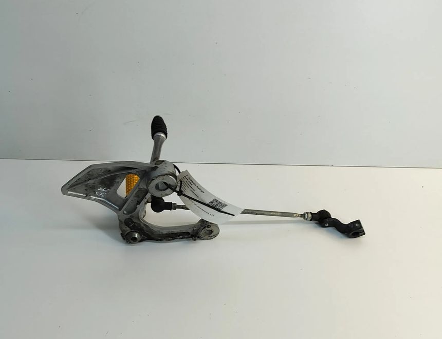 YAMAHA MT D (2006-2020) Front left side footrest peg hanger 28388231