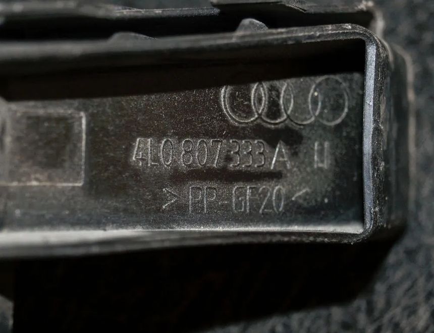 AUDI Q7 4L (2005-2015) Front Left Bumper Bracket 4L0807333A 2893150