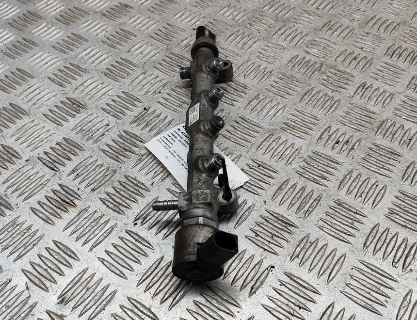 VOLKSWAGEN Passat B8 (2014-2023) Топливная рейка 04L089G,04L130755E 31601784