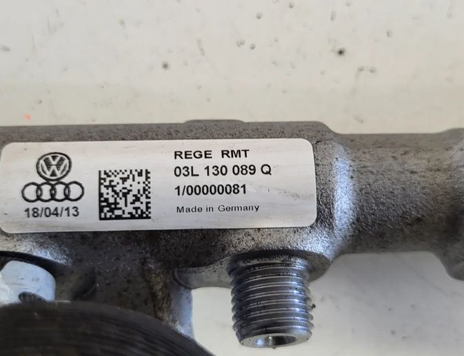 AUDI A5 8T (2007-2016) Fuel Rail 03L130089Q 30379027