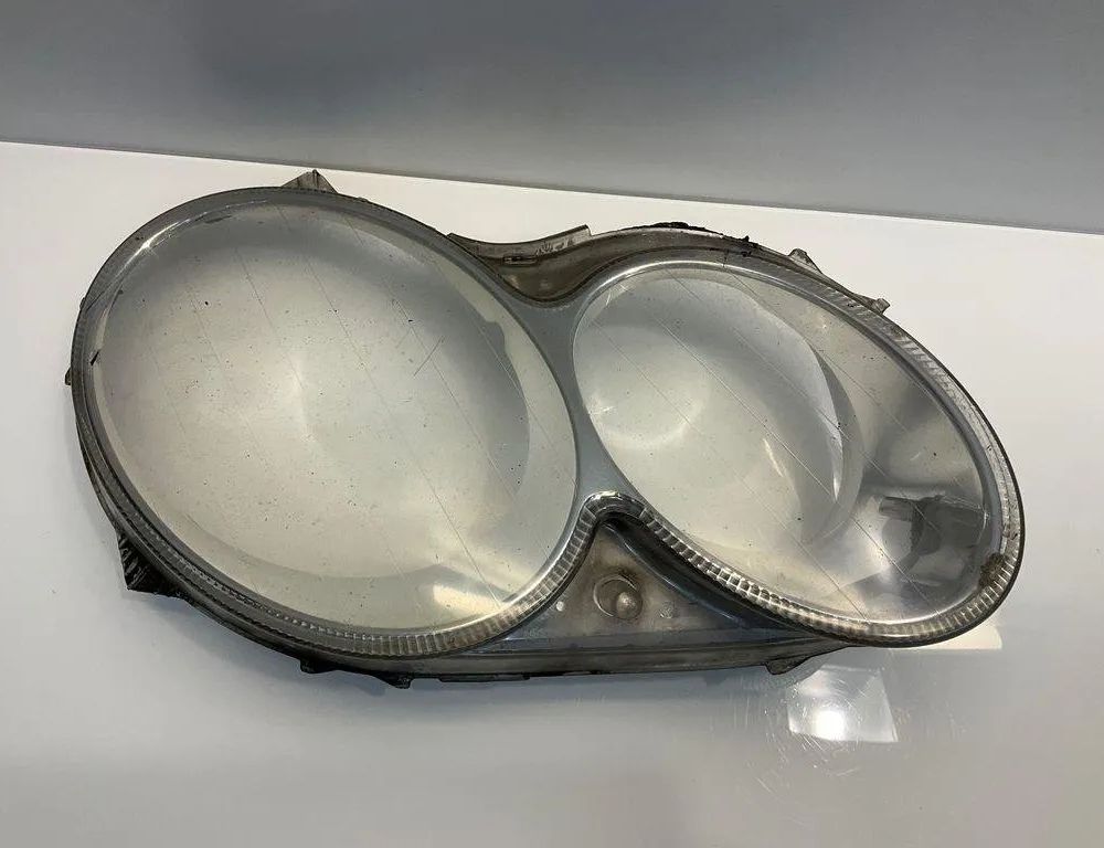 MERCEDES-BENZ C-Class W203/S203/CL203 (2000-2008) Переднее правое стекло фар 31550140