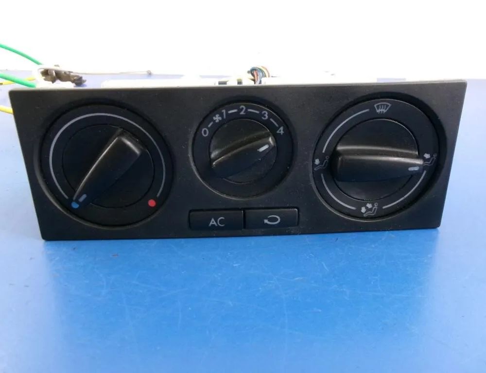 VOLKSWAGEN Golf 4 generation (1997-2006) Climate Control Unit 1J0820045F 31185820
