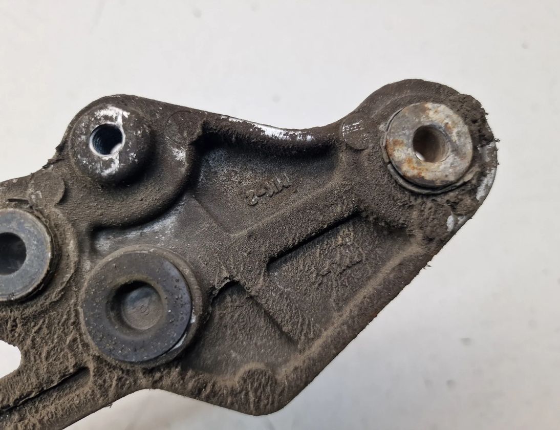 YAMAHA MT 8X (2010-2020) Front left side footrest peg hanger  MK-2 29368448