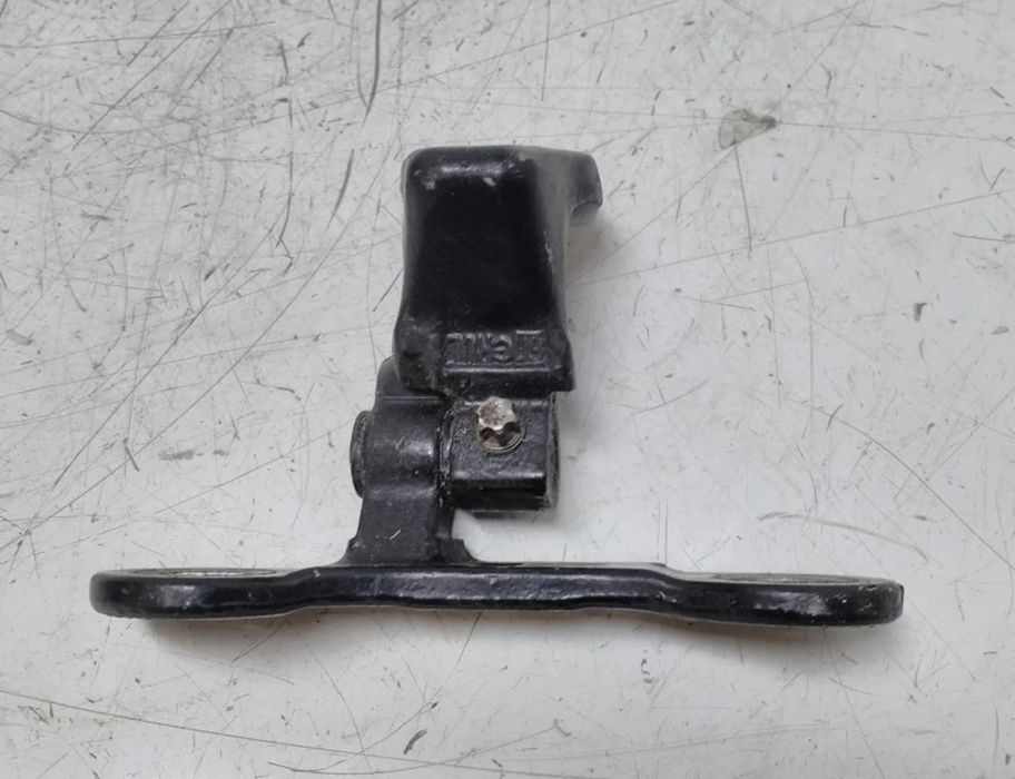 OPEL Vectra C (2002-2005) Задний левый дверной шарнир 27548178