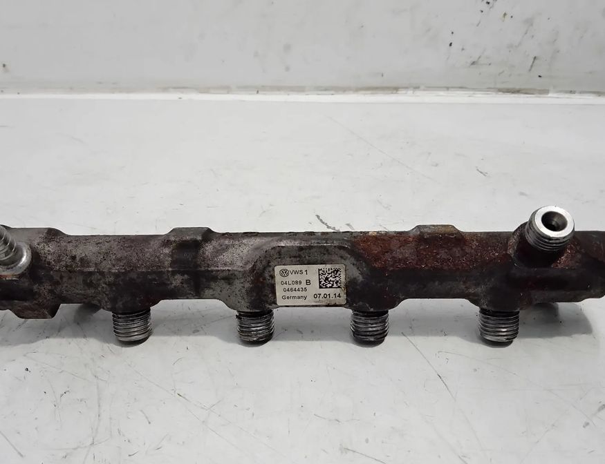 VOLKSWAGEN Golf 7 generation (2012-2024) Топливная рейка 04L089B 28629738
