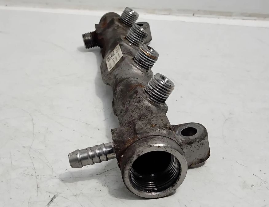 VOLKSWAGEN Golf 7 generation (2012-2024) Топливная рейка 04L089B 28629738