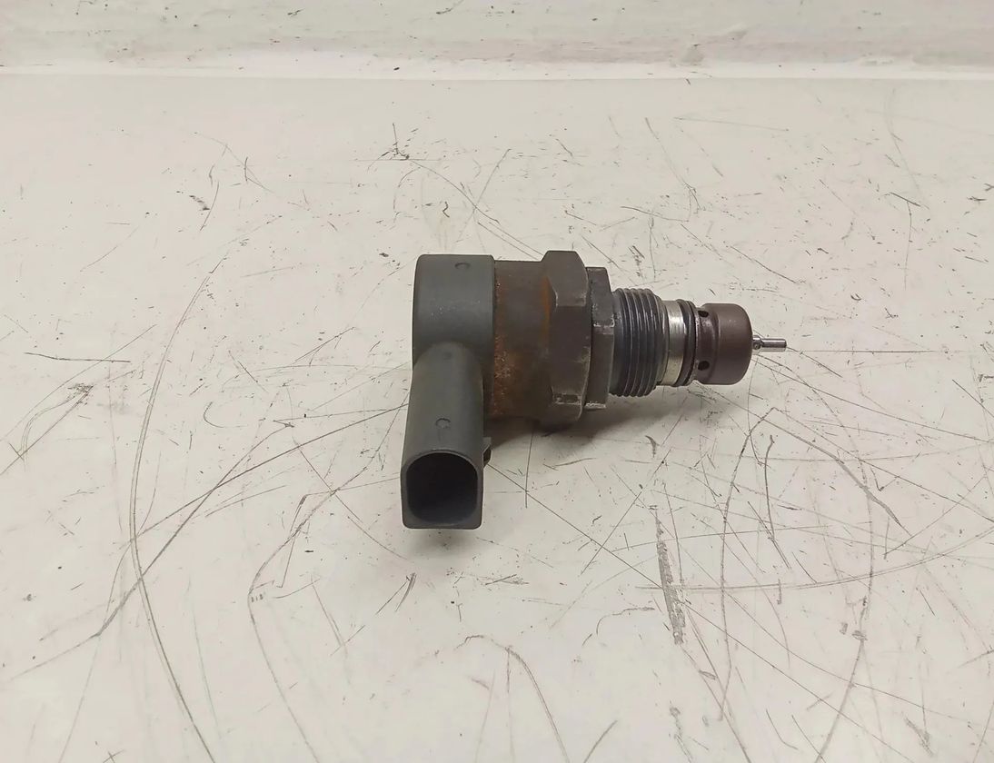 SKODA Roomster 5J  (2010-2015) Регулятор давления топлива 057130764AB 28721486