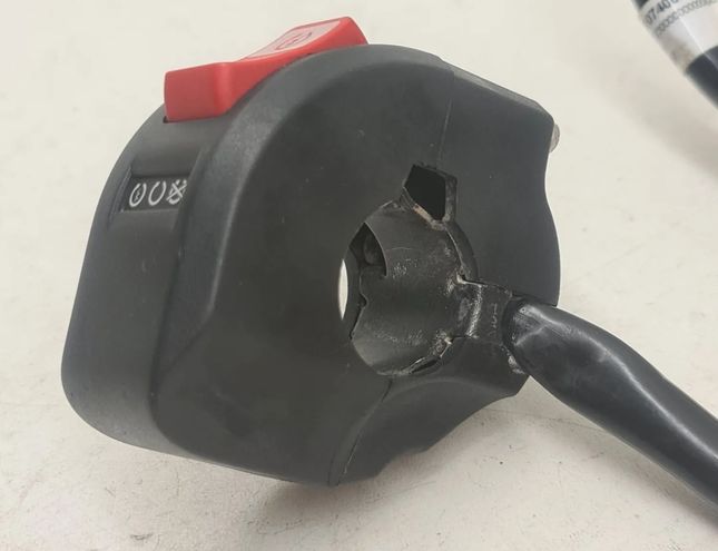 HUSQVARNA MOTORCYCLE NORDEN 901 (2022) Правый боковой переключатель передач 63711074000 32811157