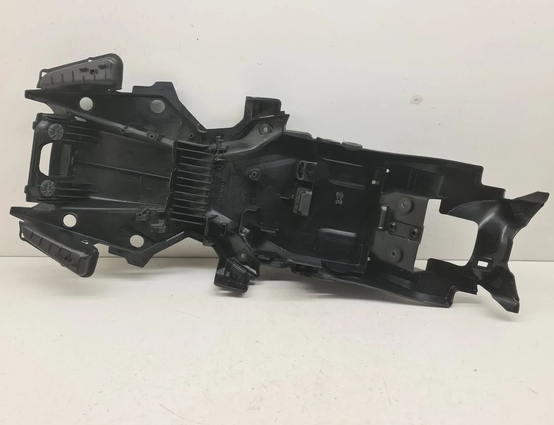 HONDA CBR (1983-2016) Кожух заднего обтекателя 80102-MKN-D500 32858920