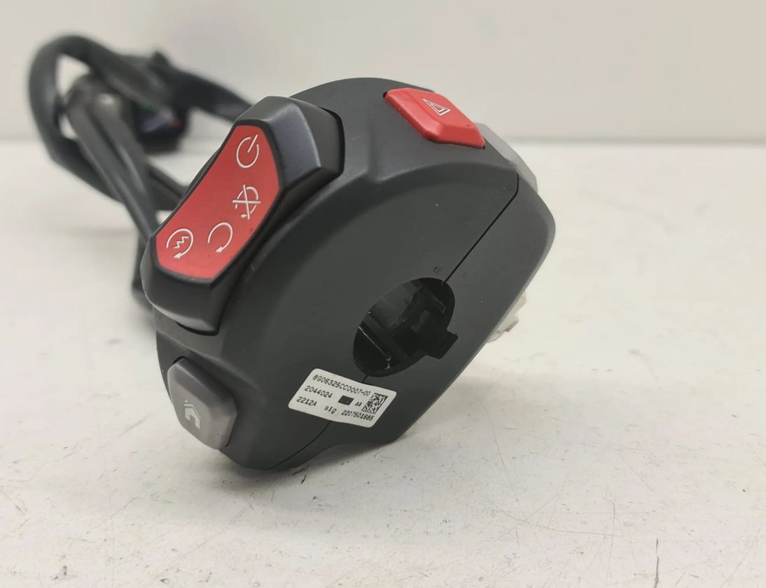 TRIUMPH TIGER Правый боковой переключатель передач T2044024,2044024 32859272