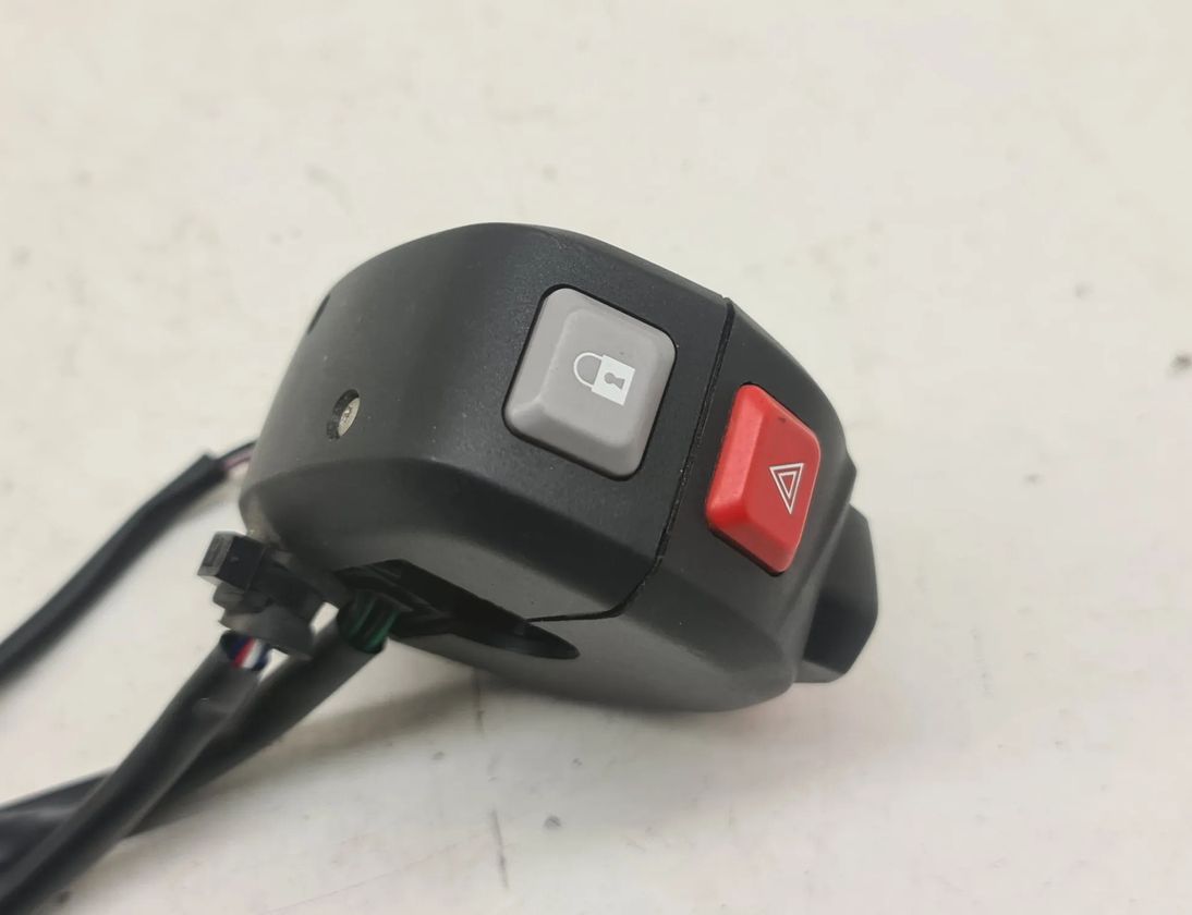 TRIUMPH TIGER Правый боковой переключатель передач T2044024,2044024 32859272